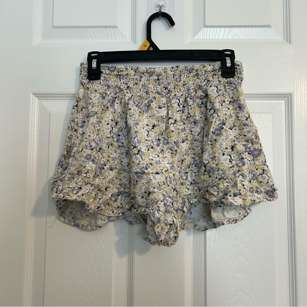 Wild Fable Floral Short Pull-on scrunched waist comfy stretchy - Picture 2 of 5